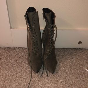 Never worn size 38.5 Simmi Shoes ankle boots